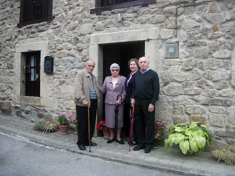 Emilio Caldevilla y José Lacal, con sus esposas. Septiembre de 2010. Pinche para verlo más grande