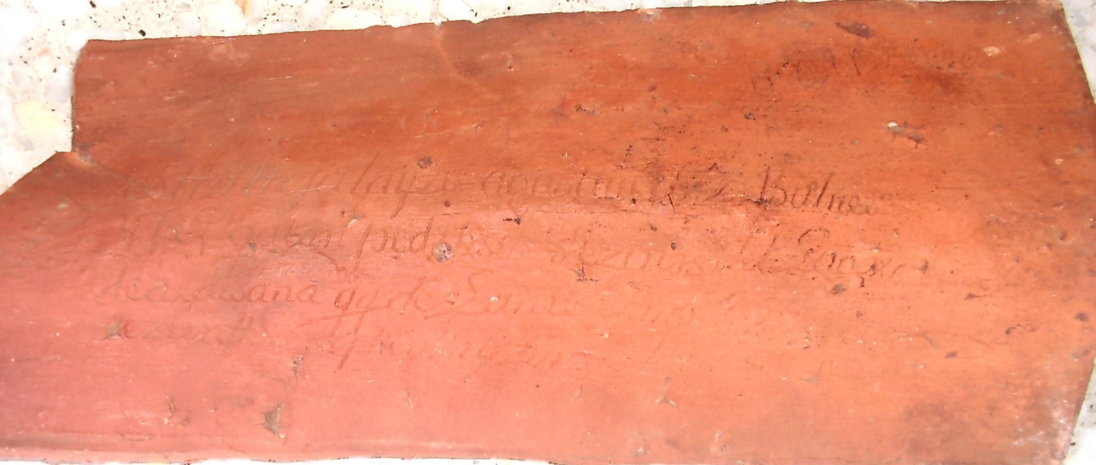 Teja de 1775 que se conserva en una casa del Concejo. Pulse para verla más grande