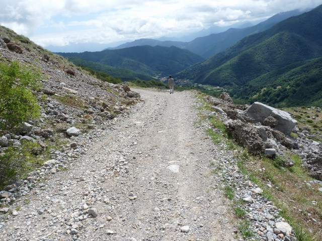 Una vista del actual camino. En algunas zonas, como la de La Cuenca, las caídas de piedras son frecuentes. Pulse para verlo más grande