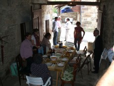 Vecinos del Otero se reunieron a comer juntos. Foto de Oriol.